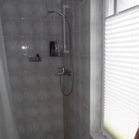 Apartman Ostoja U Moni 01 *